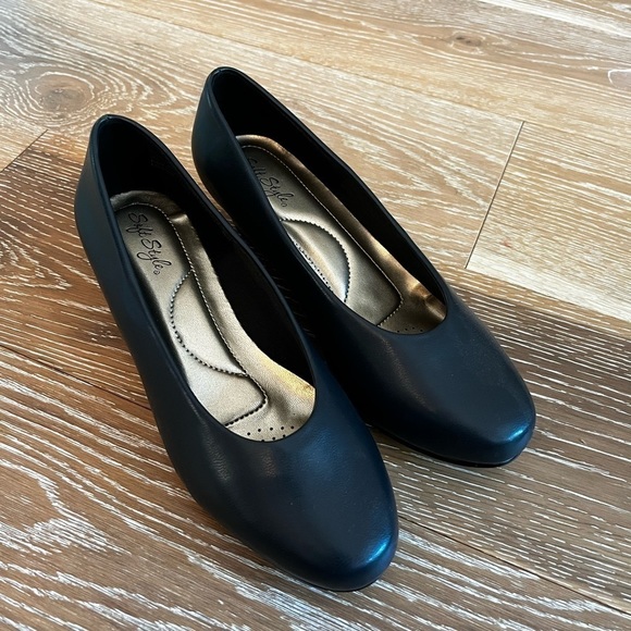 Soft Style Angel II Women's Dress Heels navy - Picture 2 of 12